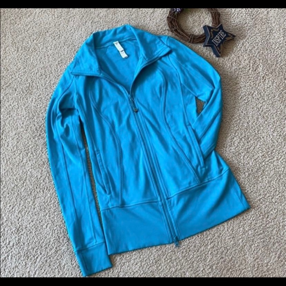 Lululemon define jacket size 6. EUC